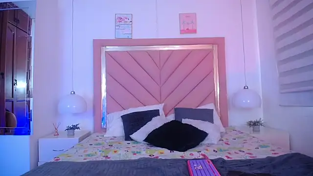 Snapshot of Amara_Martell chatting on October 2025 12:50:01 PM Amara Martell online show from October 2025 12:50:01 PM