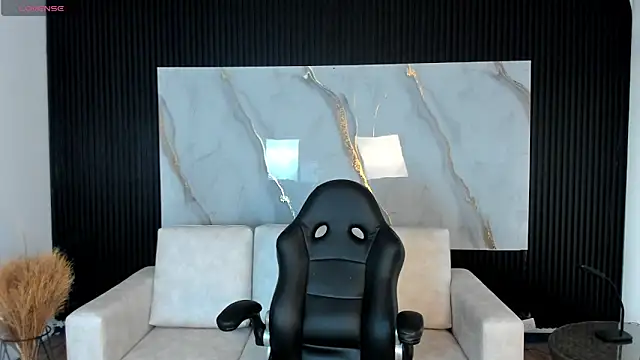 Snapshot of VenusCooper chatting on November 2025 07:47:01 PM VenusCooper online show from November 2025 07:47:01 PM