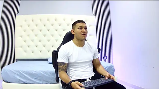 venedic bull online show from October 2025 08:22:02 PM