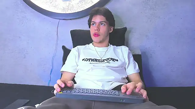 Lucian grey online show from November 2025 04:33:02 AM