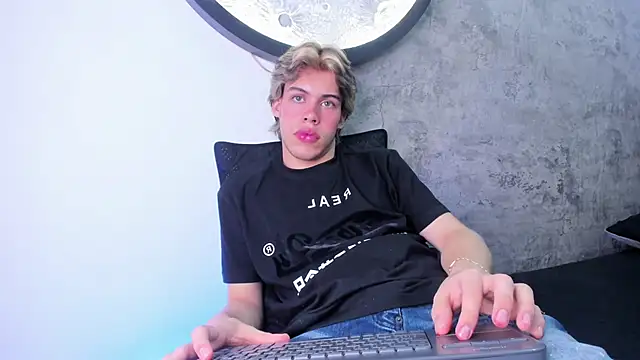 Lucian grey online show from November 2025 04:33:02 AM