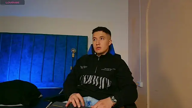 EthanConnor  online show from October 2025 12:24:01 PM