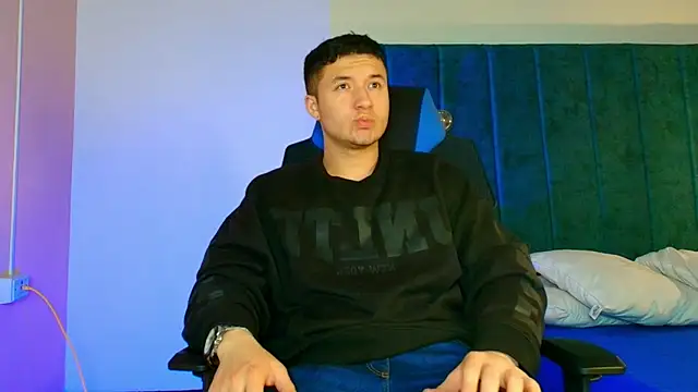 EthanConnor  online show from October 2025 12:17:01 PM