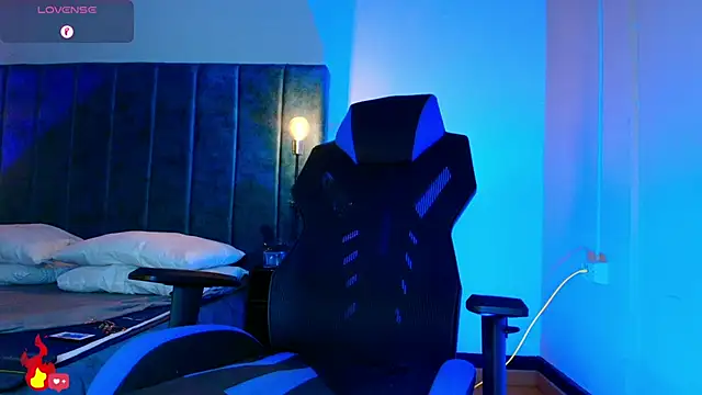 EthanConnor  online show from October 2025 02:45:02 PM