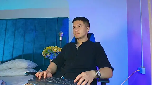 EthanConnor  online show from October 2025 12:29:01 PM