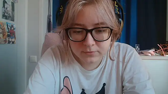 LolaWEI online show from October 2025 07:21:01 AM