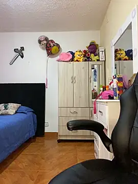 Snapshot of Miichii chatting on October 2025 12:10:01 AM Miichii online show from October 2025 12:10:01 AM