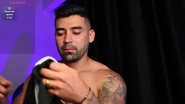 Snapshot of SOY_MIKE chatting on October 2025 10:52:02 PM SOY MIKE online show from October 2025 10:52:02 PM