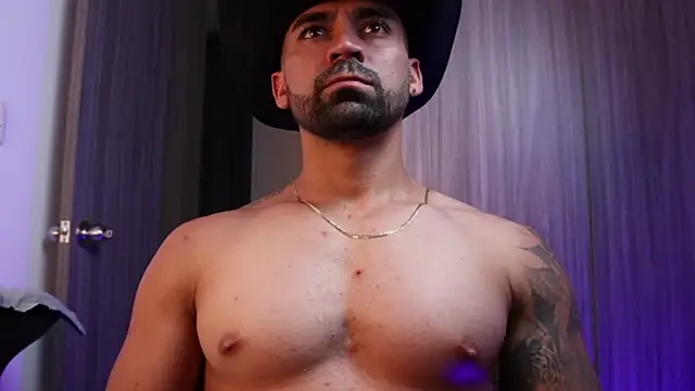 Snapshot of SOY_MIKE chatting on November 2025 03:27:01 AM SOY MIKE online show from November 2025 03:27:01 AM