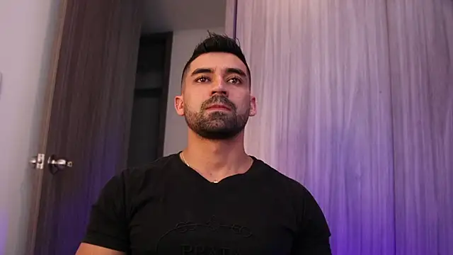 Snapshot of SOY_MIKE chatting on November 2025 11:32:02 PM SOY MIKE online show from November 2025 11:32:02 PM