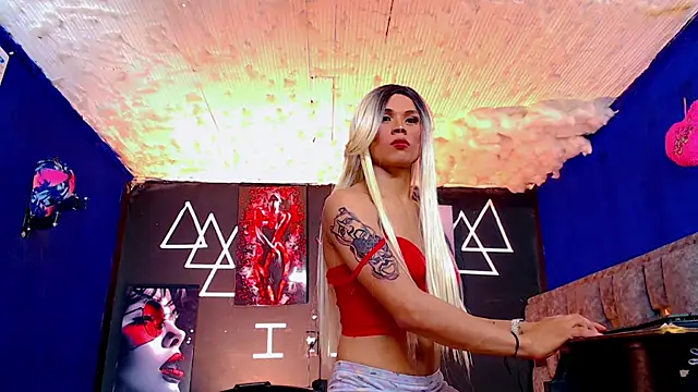 Snapshot of Fersexy_Dolls chatting on October 2025 02:47:02 AM Fersexy Dolls online show from October 2025 02:47:02 AM