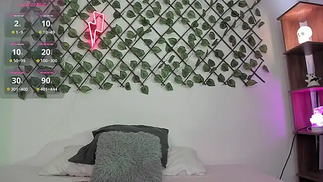 Shinny Crystal online show from October 2025 01:23:04 PM