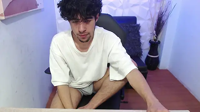 Snapshot of Liil_boy chatting on October 2025 03:24:02 AM Liil boy online show from October 2025 03:24:02 AM