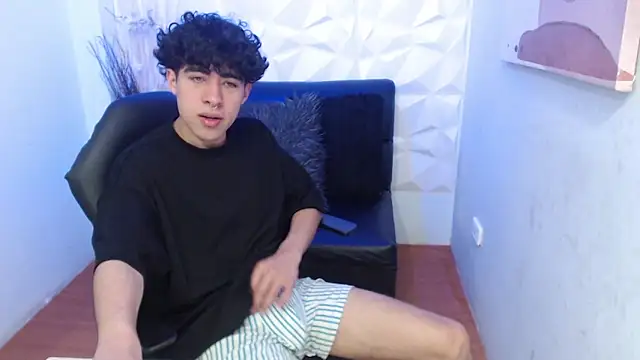 Snapshot of Liil_boy chatting on October 2025 03:43:02 AM Liil boy online show from October 2025 03:43:02 AM