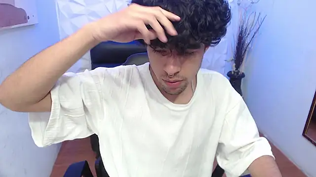 Snapshot of Liil_boy chatting on November 2025 06:46:01 AM Liil boy online show from November 2025 06:46:01 AM