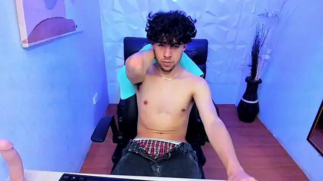 Snapshot of Liil_boy chatting on November 2025 03:37:02 AM Liil boy online show from November 2025 03:37:02 AM