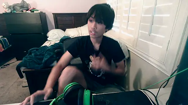 youngasianboy2007 online show from October 2025 12:43:01 AM