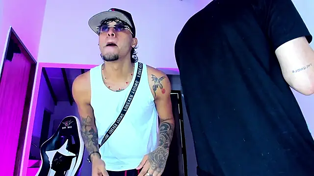 Snapshot of daddys_insanee chatting on October 2025 04:12:01 AM daddys insanee online show from October 2025 04:12:01 AM