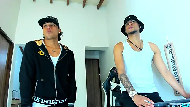 Snapshot of daddys_insanee chatting on October 2025 05:30:01 AM daddys insanee online show from October 2025 05:30:01 AM