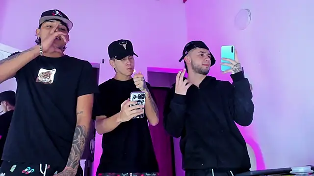 Snapshot of daddys_insanee chatting on October 2025 05:37:01 AM daddys insanee online show from October 2025 05:37:01 AM