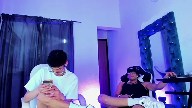 Snapshot of daddys_insanee chatting on November 2025 04:13:02 AM daddys insanee online show from November 2025 04:13:02 AM