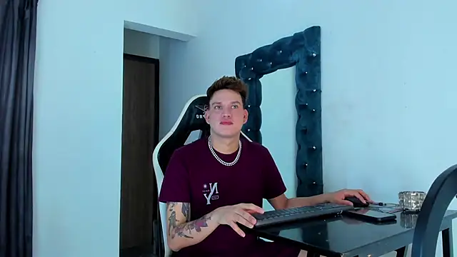 Snapshot of daddys_insanee chatting on November 2025 11:54:01 AM daddys insanee online show from November 2025 11:54:01 AM