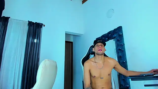 Snapshot of daddys_insanee chatting on November 2025 11:42:02 AM daddys insanee online show from November 2025 11:42:02 AM