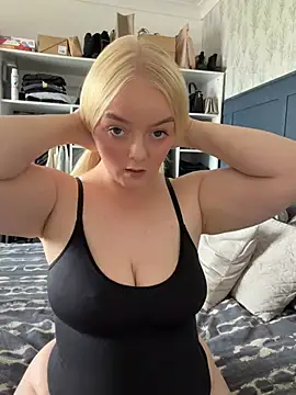 Snapshot of lusciouslylou chatting on June 2026 09:01:02 AM lusciouslylou online show from June 2026 09:01:02 AM
