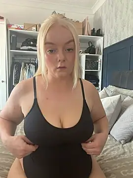 Snapshot of lusciouslylou chatting on June 2026 08:52:01 AM lusciouslylou online show from June 2026 08:52:01 AM