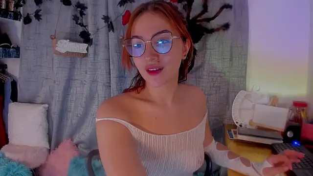 Snapshot of AmaruBloom chatting on October 2025 03:50:02 AM AmaruBloom online show from October 2025 03:50:02 AM