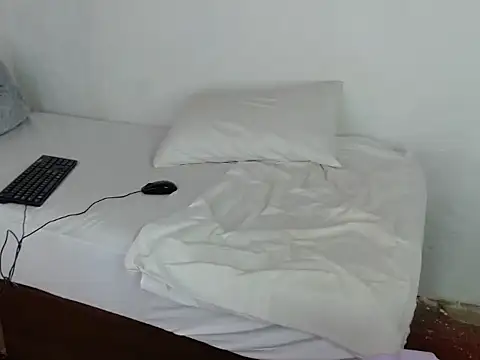 Snapshot of CandyWendy25 chatting on October 2025 05:40:01 AM CandyWendy25 online show from October 2025 05:40:01 AM