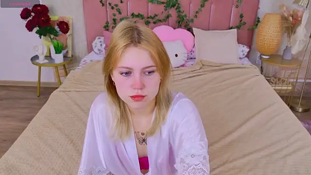 Snapshot of Stellahaart chatting on October 2025 05:05:01 AM Stellahaart online show from October 2025 05:05:01 AM