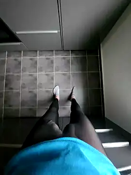 rezzzze online show from October 2025 02:31:01 PM