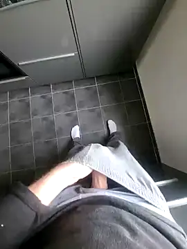 rezzzze online show from November 2025 11:42:01 AM