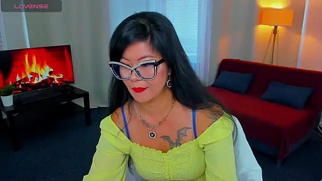 BeckySunday online show from October 2025 12:44:02 PM