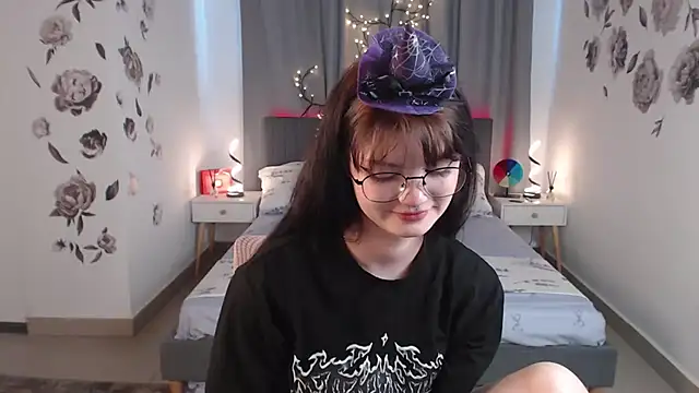 Snapshot of MileyRood chatting on October 2025 11:31:01 PM MileyRood online show from October 2025 11:31:01 PM