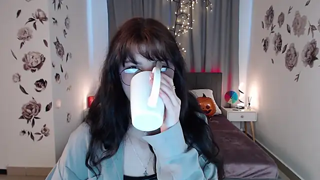 Snapshot of MileyRood chatting on November 2025 11:27:02 PM MileyRood online show from November 2025 11:27:02 PM