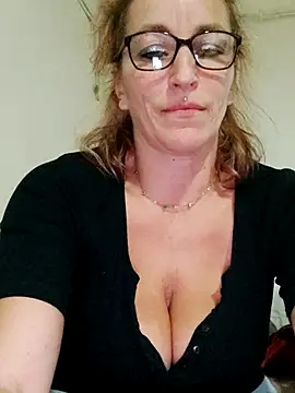 Snapshot of Fifi83Bell chatting on November 2025 09:38:01 PM Fifi83Bell online show from November 2025 09:38:01 PM