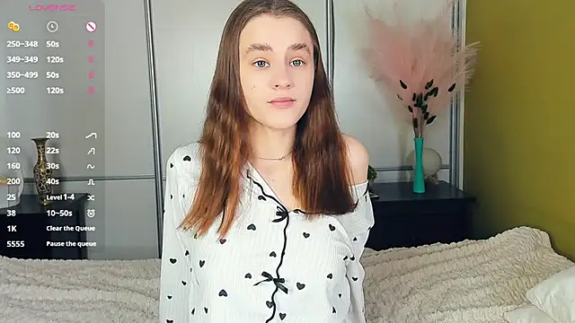 JinnyMcie online show from April 2026 09:15:01 AM