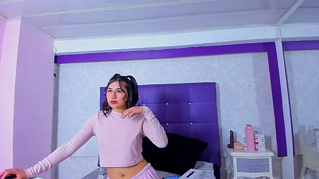 LeaMoreau22 online show from November 2025 12:22:01 PM