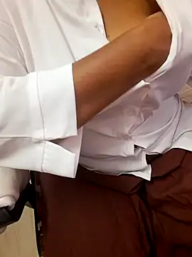 Snapshot of Tamil_Ammani chatting on October 2025 06:09:02 PM Tamil Ammani online show from October 2025 06:09:02 PM