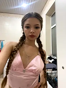  Siennaaa  online show from October 2025 09:25:02 PM