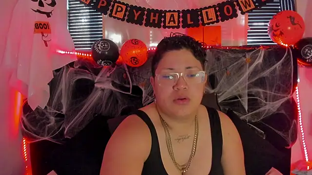 Snapshot of PUSSYBBW_001 chatting on October 2025 12:00:02 PM PUSSYBBW 001 online show from October 2025 12:00:02 PM