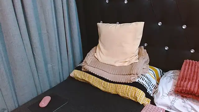 Snapshot of JayKarLo chatting on October 2025 11:17:01 AM JayKarLo online show from October 2025 11:17:01 AM