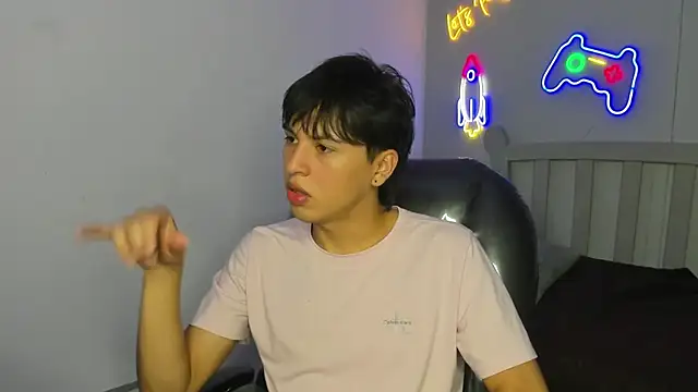 Snapshot of StiwenTwink chatting on October 2025 03:08:02 PM StiwenTwink online show from October 2025 03:08:02 PM