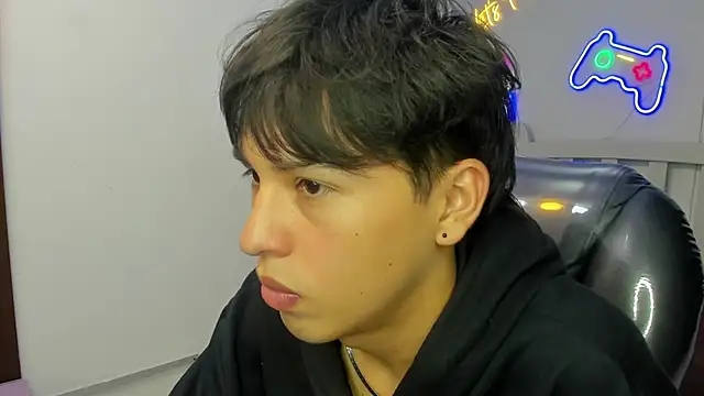 Snapshot of StiwenTwink chatting on October 2025 01:08:02 PM StiwenTwink online show from October 2025 01:08:02 PM