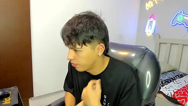 Snapshot of StiwenTwink chatting on November 2025 02:05:01 PM StiwenTwink online show from November 2025 02:05:01 PM