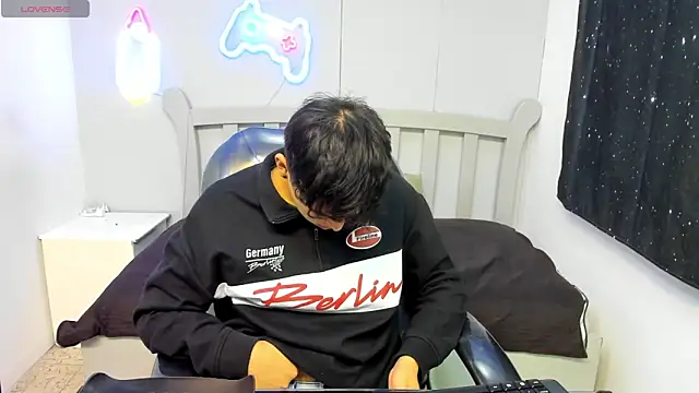 Snapshot of StiwenTwink chatting on November 2025 02:02:01 PM StiwenTwink online show from November 2025 02:02:01 PM