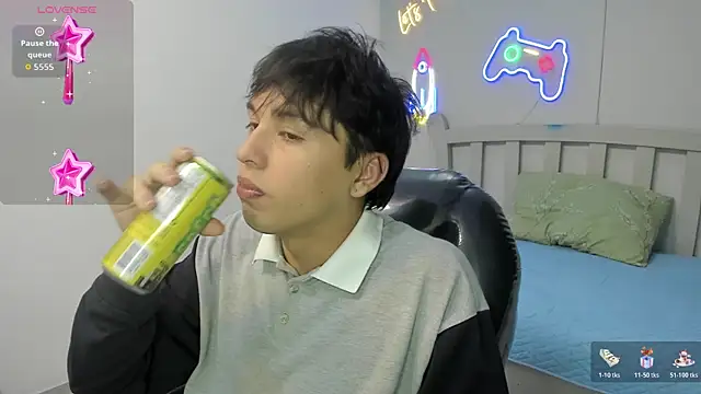 StiwenTwink online show from December 2025 07:31:02 PM