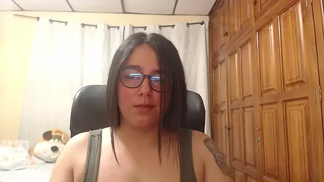 Snapshot of Venus_cat_ chatting on May 2026 04:10:01 AM Venus cat online show from May 2026 04:10:01 AM